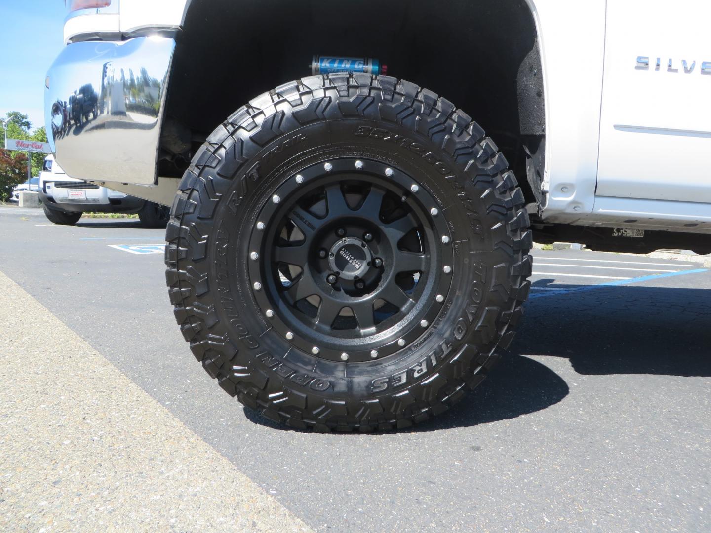 2018 White /BLACK Chevrolet Silverado 1500 LT (3GCPCREC7JG) with an 5.3L V8 OHV 16V engine, automatic transmission, located at 2630 Grass Valley Highway, Auburn, CA, 95603, (530) 508-5100, 38.937893, -121.095482 - Must see Pre Runner.... CST front lift spindals, Camburg UCA's, King Adjustable 2.5 Coil-overs, King 2.5 rear shocks, 35" Toyo RT Trail tires, 17" Method Race wheels, MZ front skid plate, G2 rear differntail cover, Full size bed mounted spare tire, Black Vinyl roof wrap, smoke tail lights and 3rd br - Photo#8